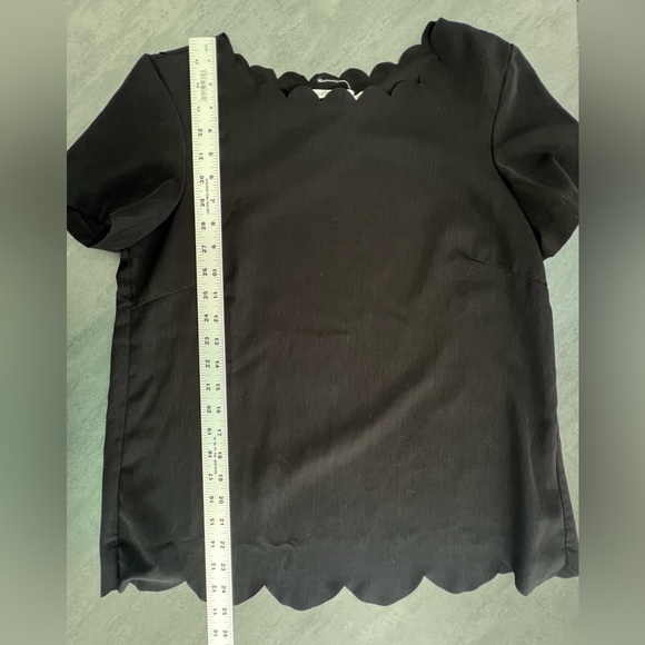 Elizabeth & Clarke The Chambers Black‎ Open Back Scalloped Blouse Women’s Size 6 - Picture 4 of 8